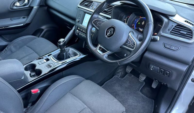
								Renault Kadjar 2016 full									
